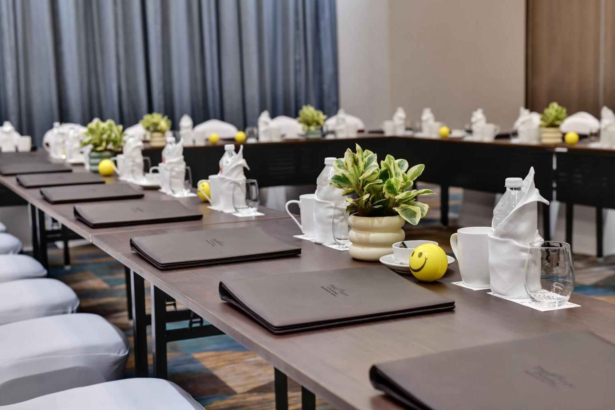 The Fern Residency, Gandhinagar Hotel Exterior foto